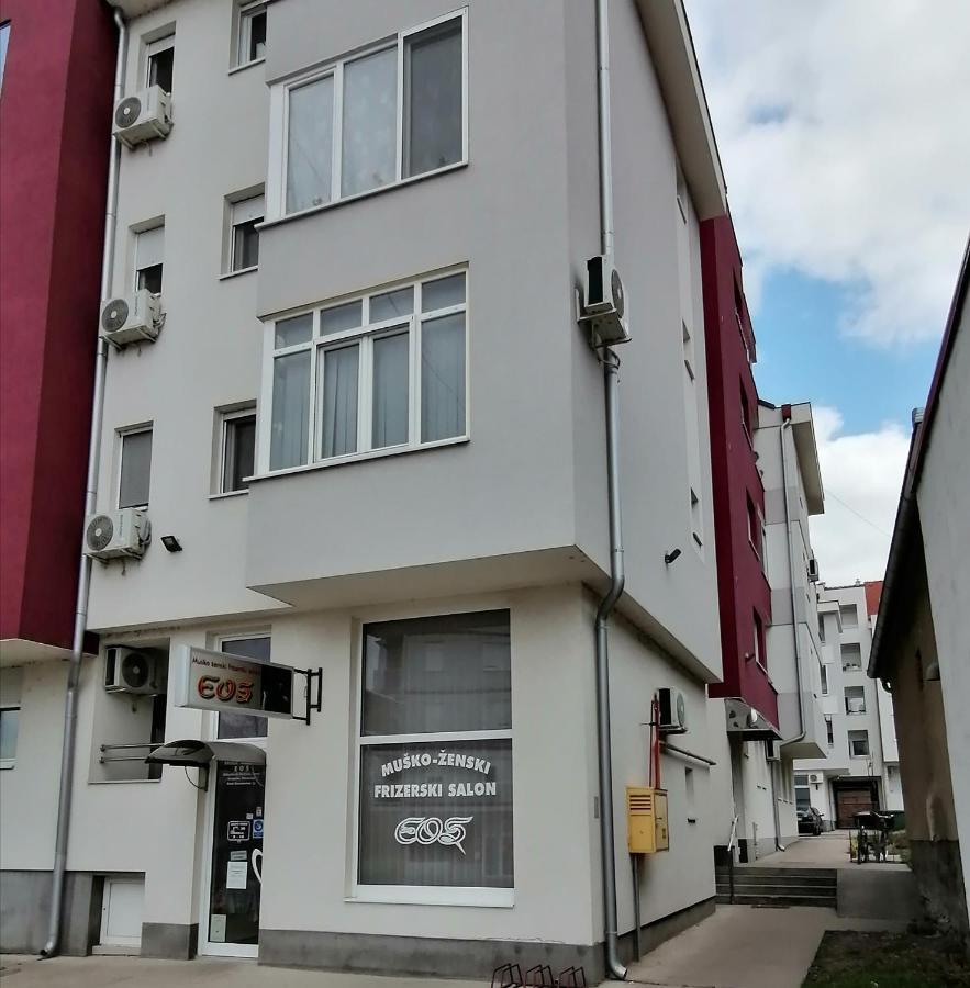 Apartman Mia Sremska Mitrovica Exterior foto