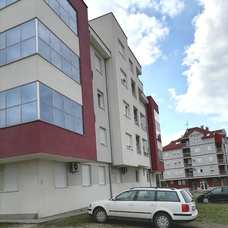 Apartman Mia Sremska Mitrovica Exterior foto